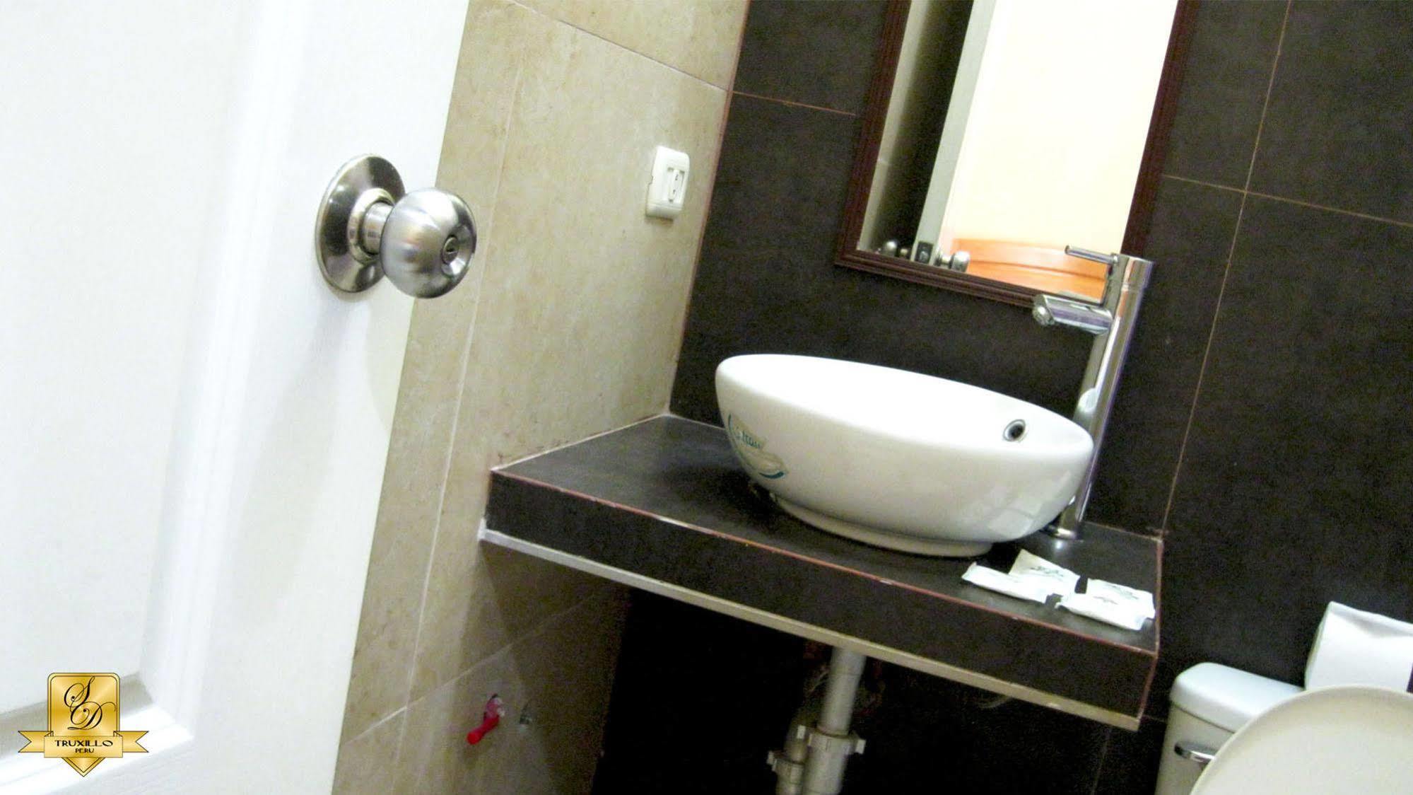 Hotel Ejecutivo San Diego Trujillo Bagian luar foto
